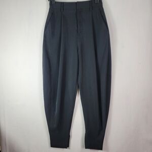 Mo&Co classic high rise carrot leg Women's Black Ankle Pants